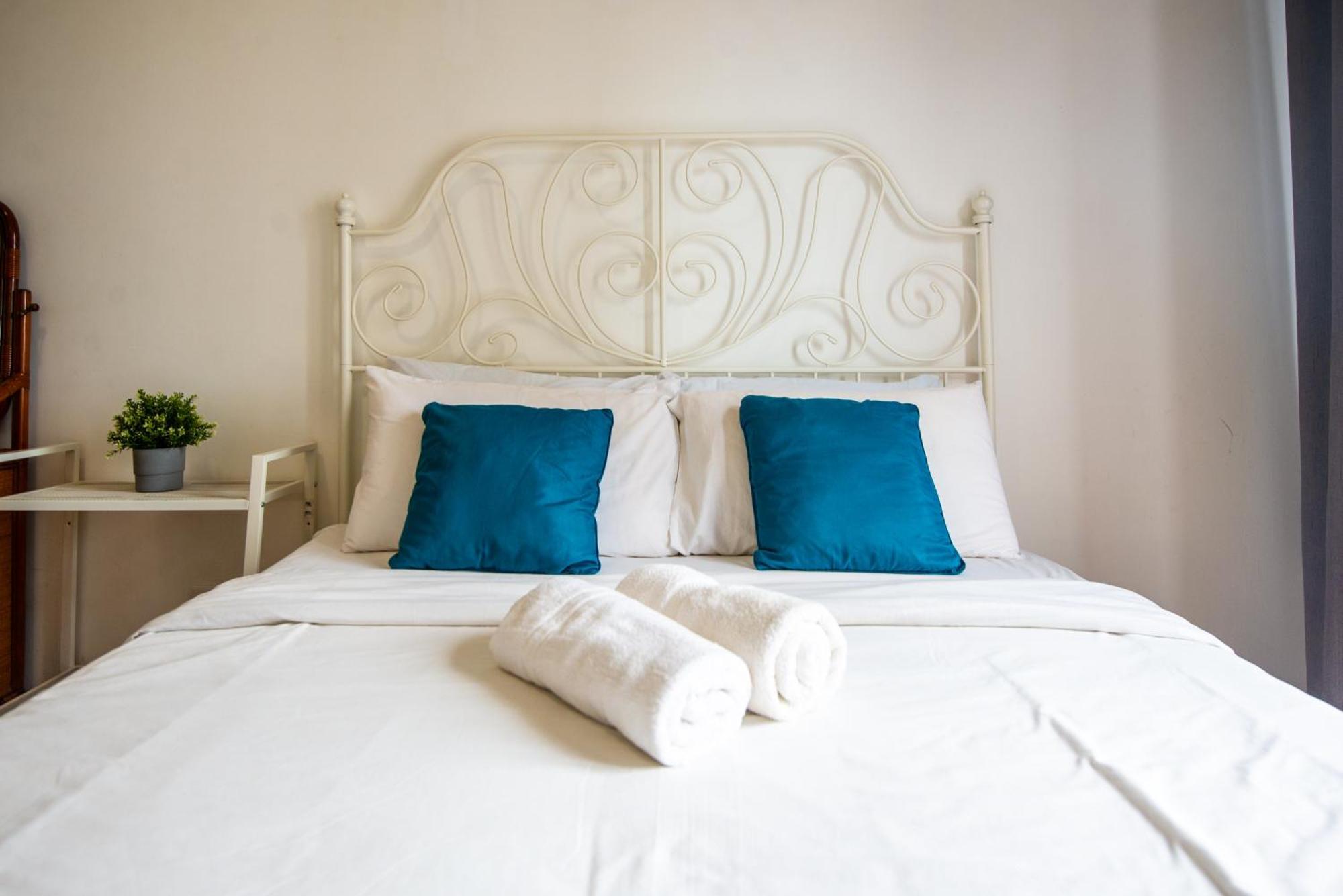 Casa Orient @ Macalister 218 ❈中路218东方之家 3Br 8Pax Appartement George Town Buitenkant foto